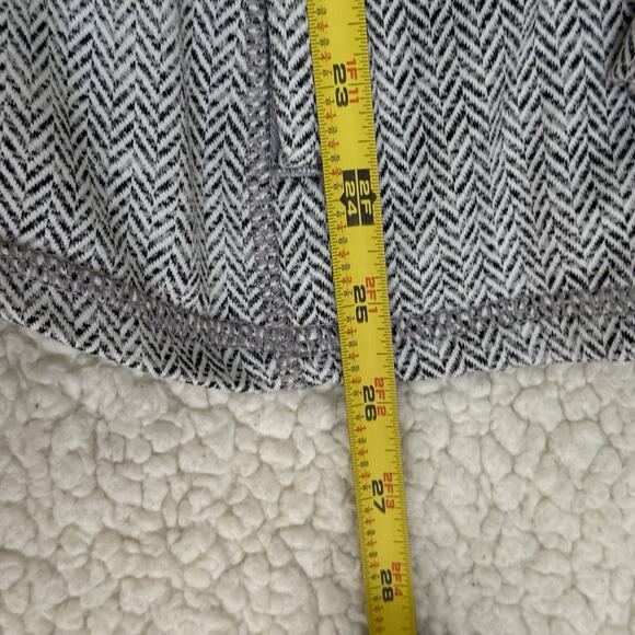 Old Navy Active Go Dry Women's Gray Zip-Up Jacket Size Medium Runs Large B&W - Picture 5 of 6